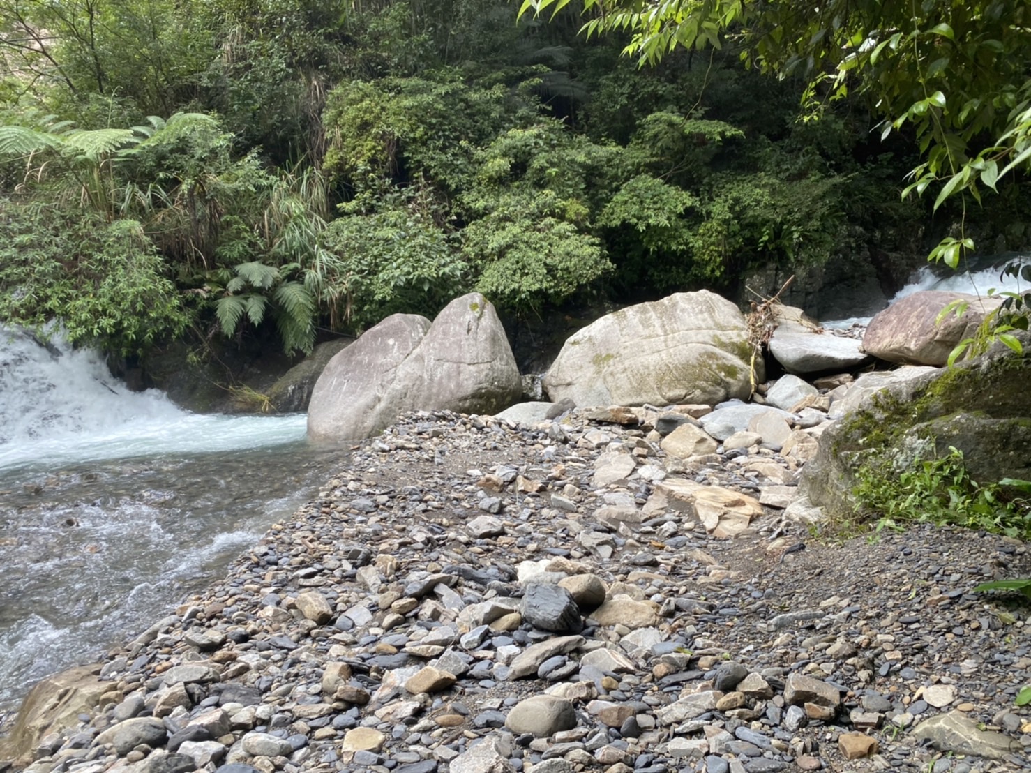 竹縣尖石老鷹溪步道邊坡土石再崩落　 9/7起「預防性」封園