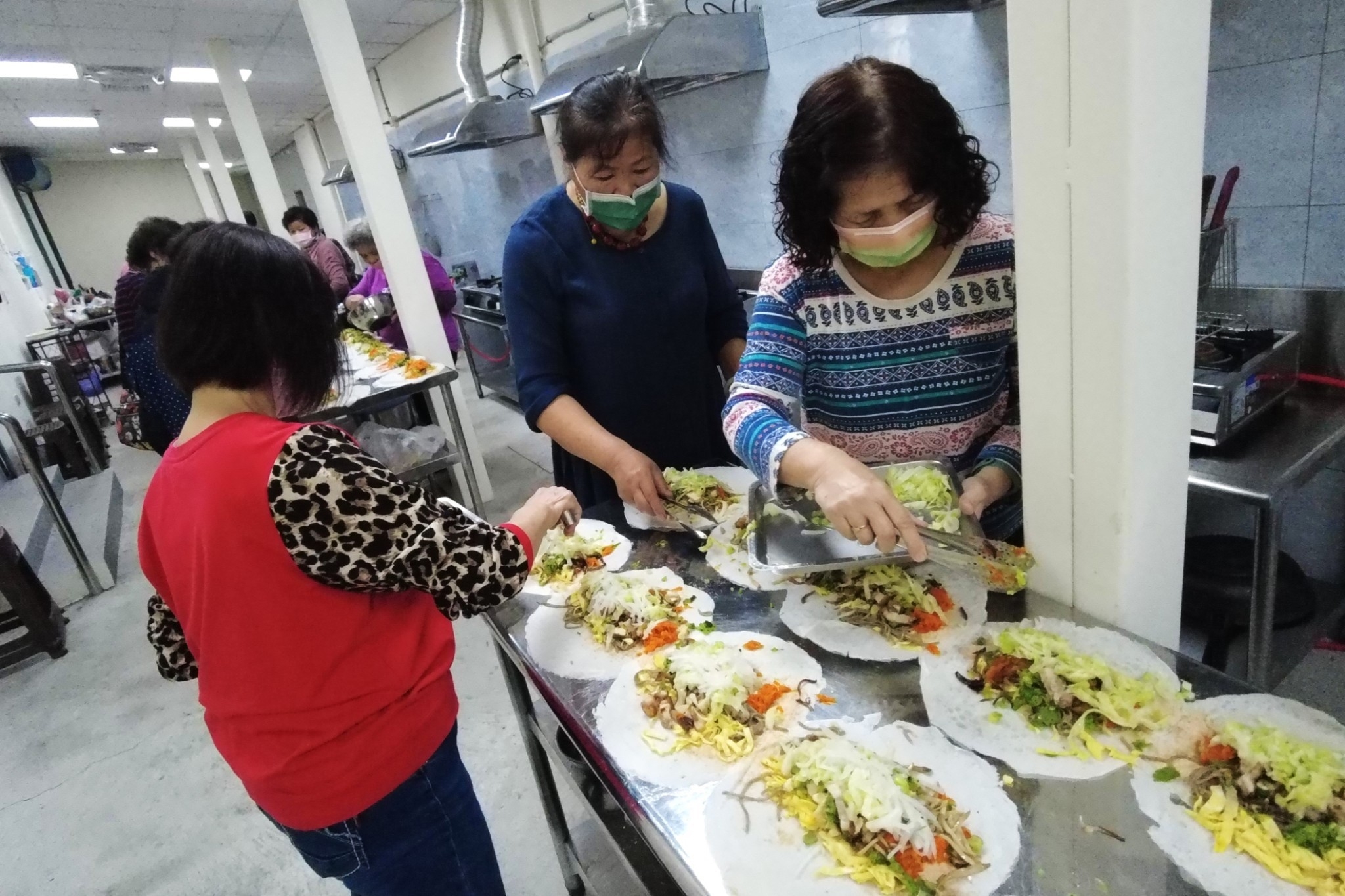 在地食材包潤餅　番路長輩感受家鄉味