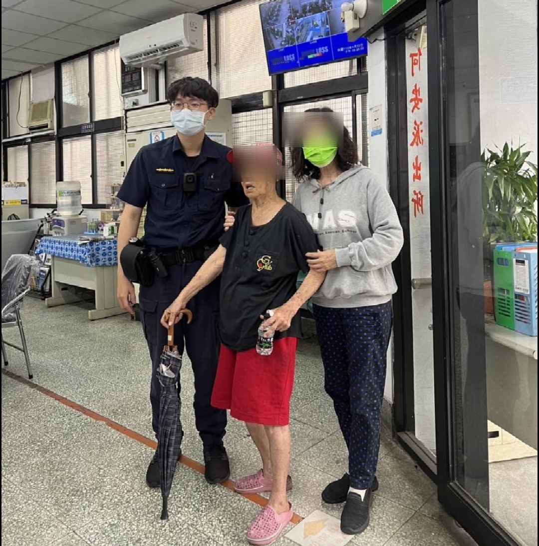 中警助迷途婦返家 這一暖心舉動預防再次走失