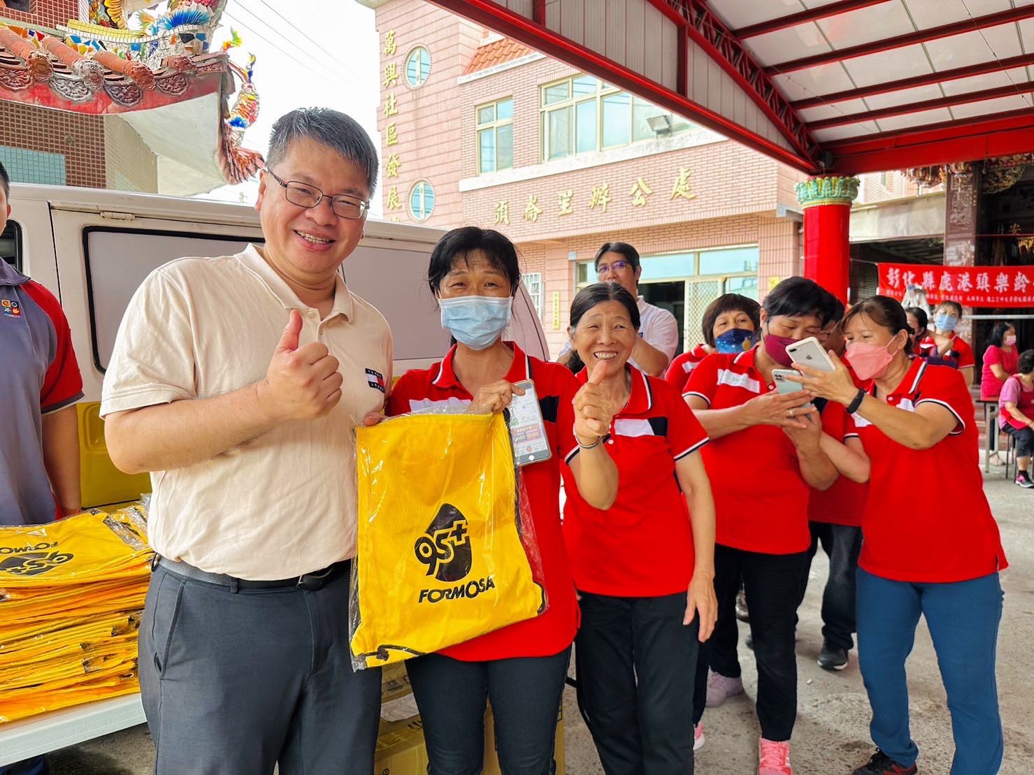 台塑石油贊助社區 端午飄香送愛